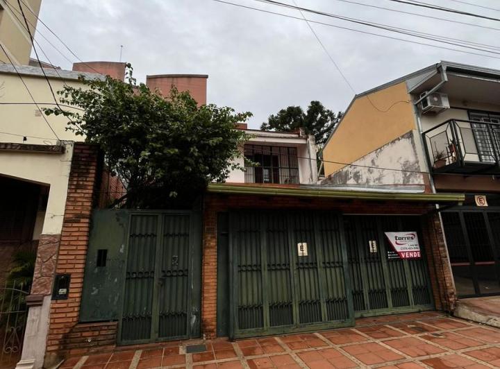 Casa de 3 Dormitorios Centrica en Venta