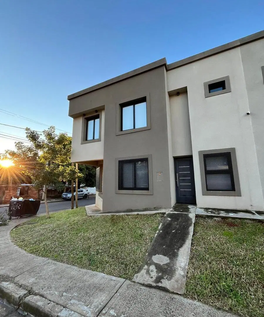 Casa tipo duplex de 3 dormitorios en venta 1