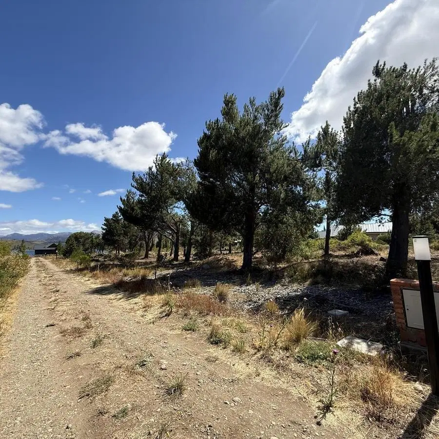 Terreno con acceso al lago en venta, Dina Huapi 2
