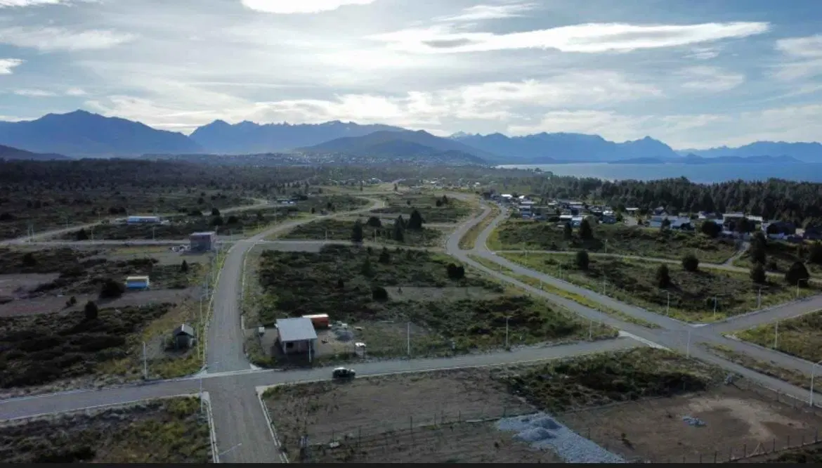 OPORTUNIDAD ! LOTE EN ESQUINA 2