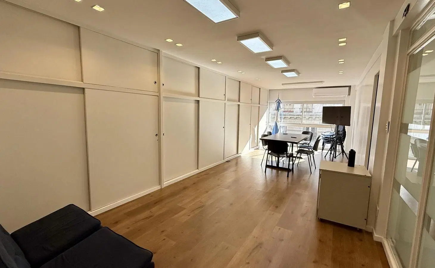 Oficina en venta refaccionada a nuevo - Palier Privado - Cocina y Baño 3