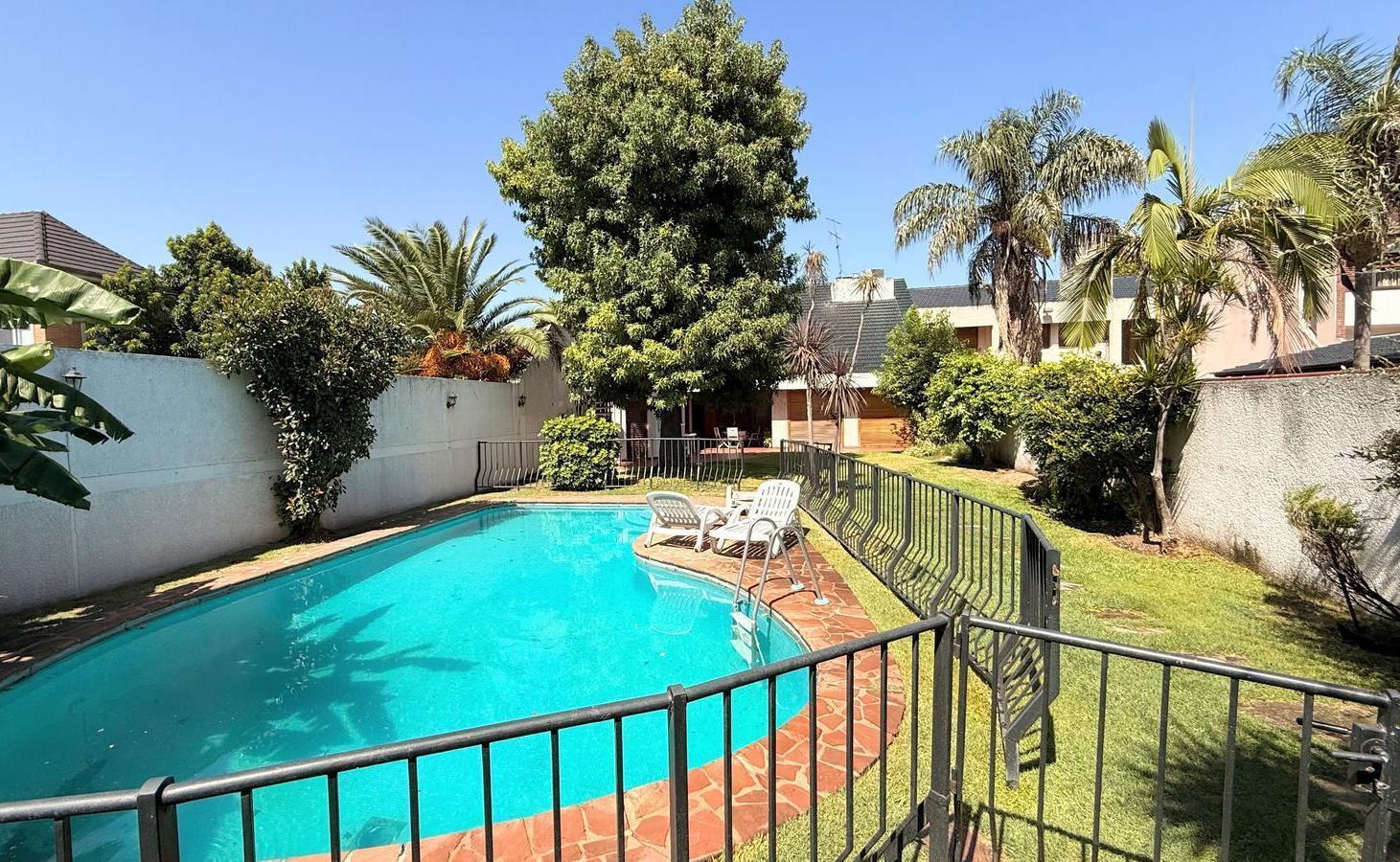 Foto de VENTA Casa 6 ambientes en terreno con salida a dos calles con local., imagen 2