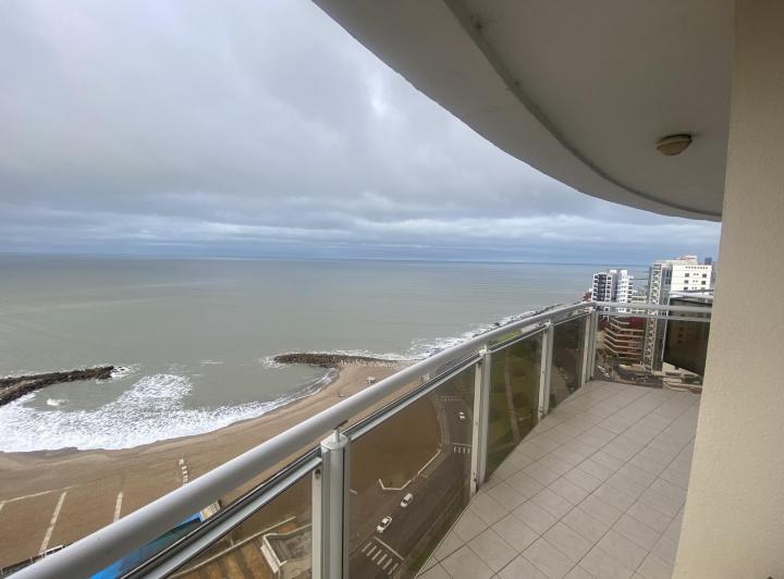 Alquiler dto 4 ambientes con dependencia y cochera - Vista al Mar - La Perla - Mar del Plata 1