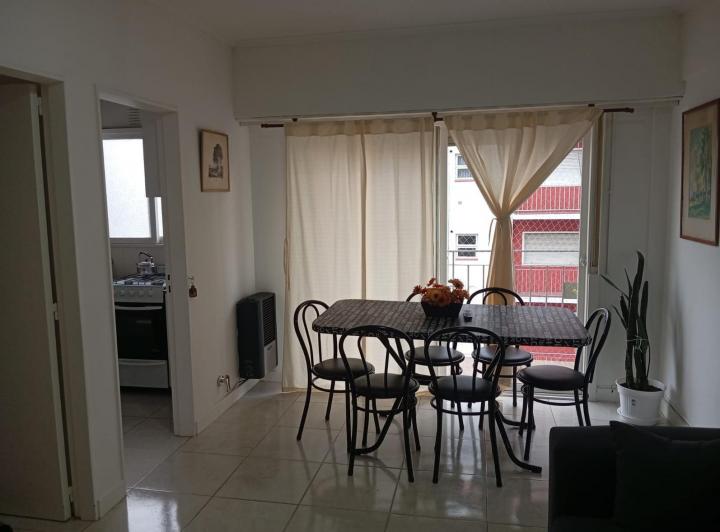 Temporada Mar del Plata - 2 ambiente a la calle - Córdoba 2100 - Plaza Mitre 1