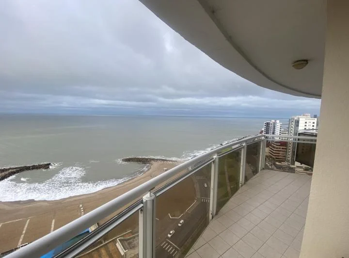 Alquiler dto 4 ambientes con dependencia y cochera - Vista al Mar - La Perla - Mar del Plata 1