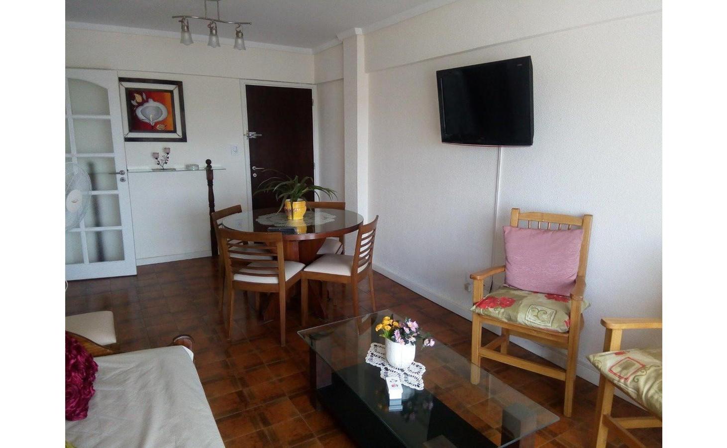 Temporada - 2 ambientes a la calle - Entre Rios 2100 - Plaza Colón - Mar del Plata