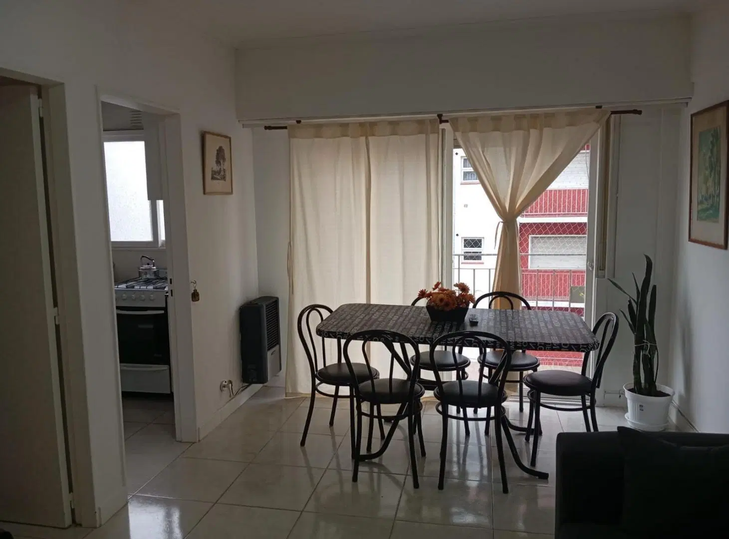 Temporada Mar del Plata - 2 ambiente a la calle - Córdoba 2100 - Plaza Mitre. 5