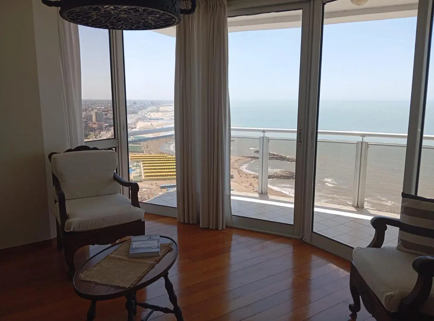 Temporada - depto 4 ambientes con cochera doble - Vista al Mar - La Perla - Mar del Plata 3