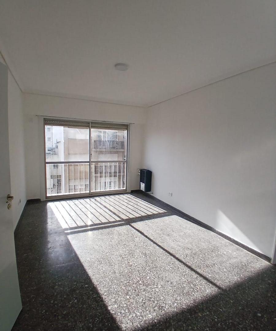 Venta de departamento - 2 ambientes con espacio de escritorio - A la calle - San José - Mar del Plat