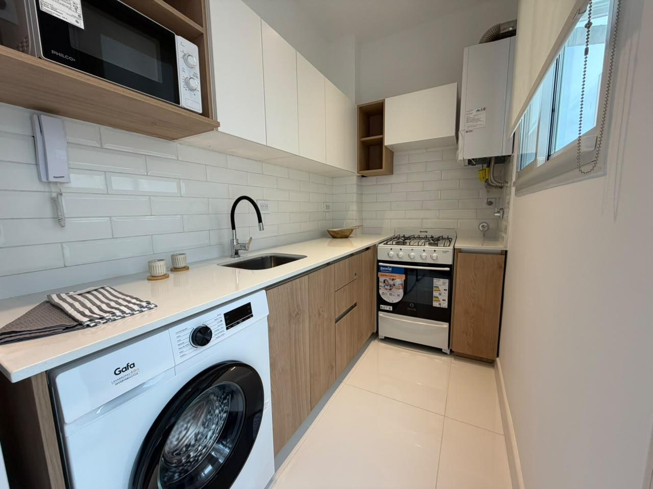 Foto de Venta de departamento - 2 ambientes - Al lateral - Con balcón - Reciclado - Centro - Mar del Plata, imagen 2