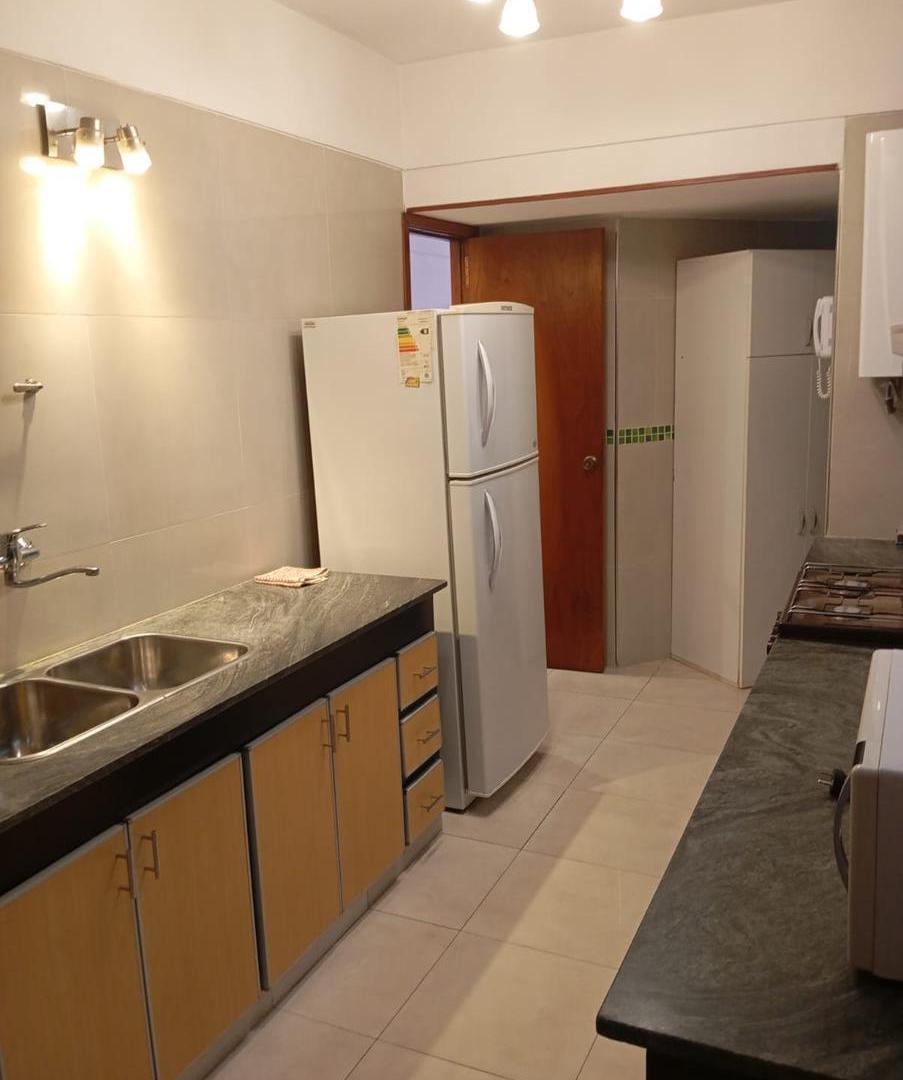 Foto de Alquiler departamento 3 ambientes c/ dep. - cochera - Av Colón 2600, imagen 2