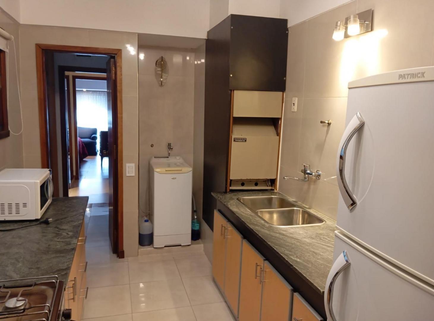Foto de Alquiler departamento 3 ambientes c/ dep. - cochera - Av Colón 2600, imagen 3