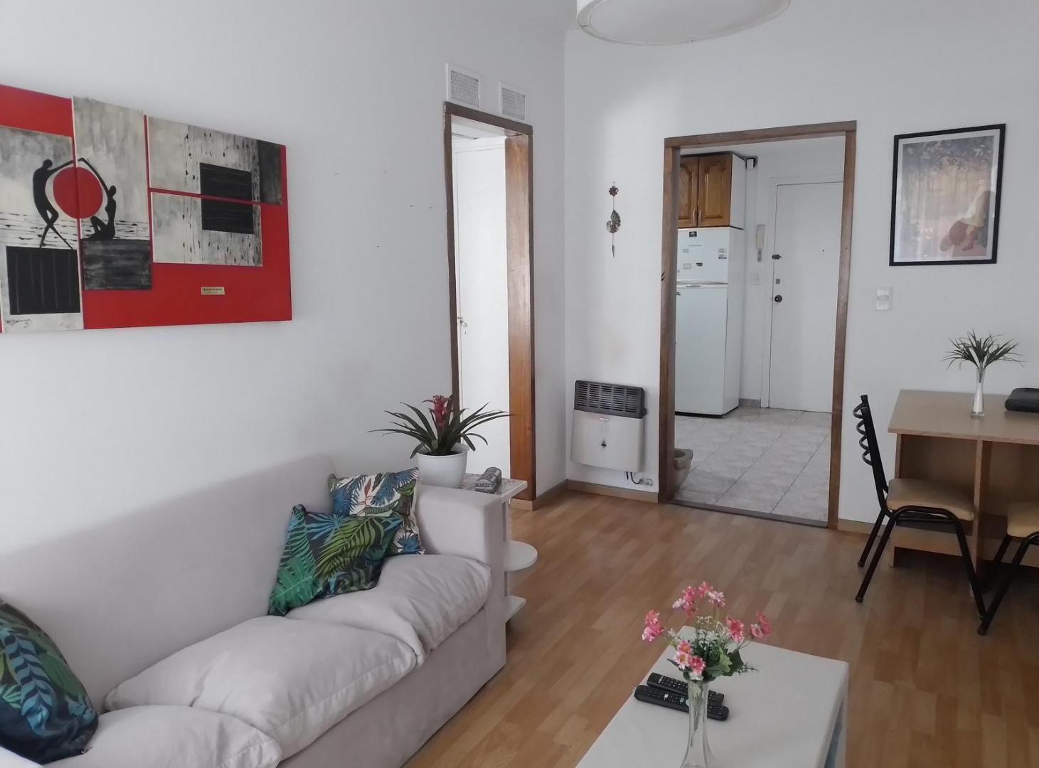 Foto de Alquiler 24 meses - departamento de 2 ambientes a la calle - Alsina, imagen 4