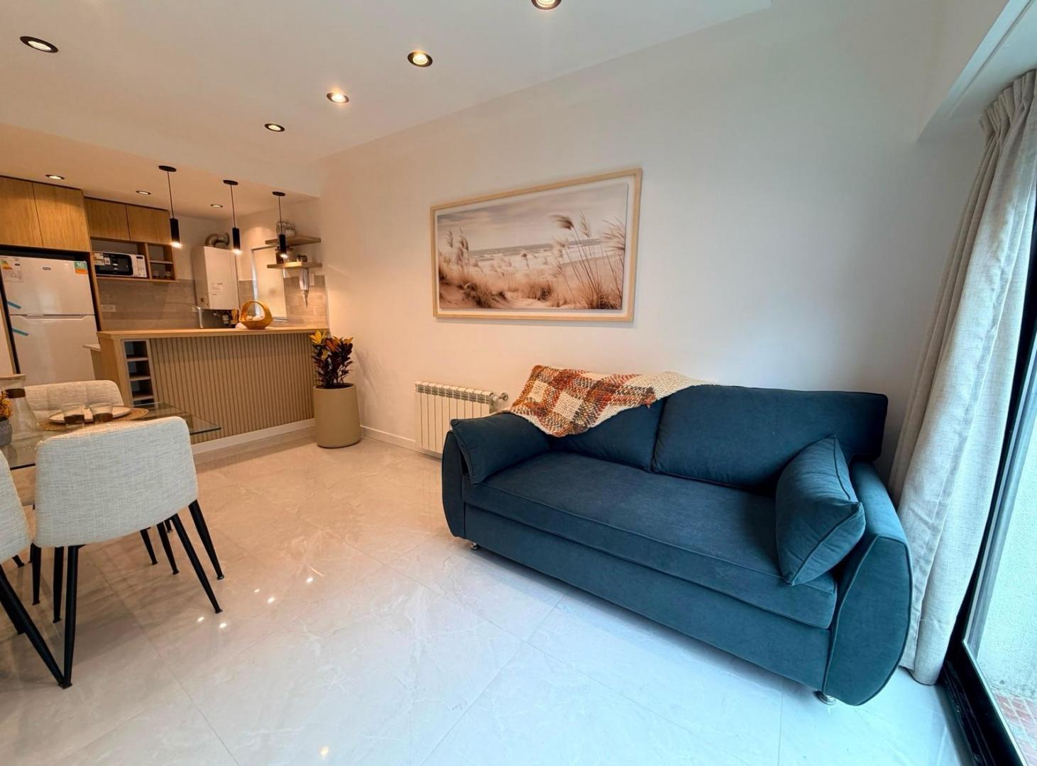 Foto de Venta de departamento - 3 ambientes - A la calle - Con balcón francés, imagen 2