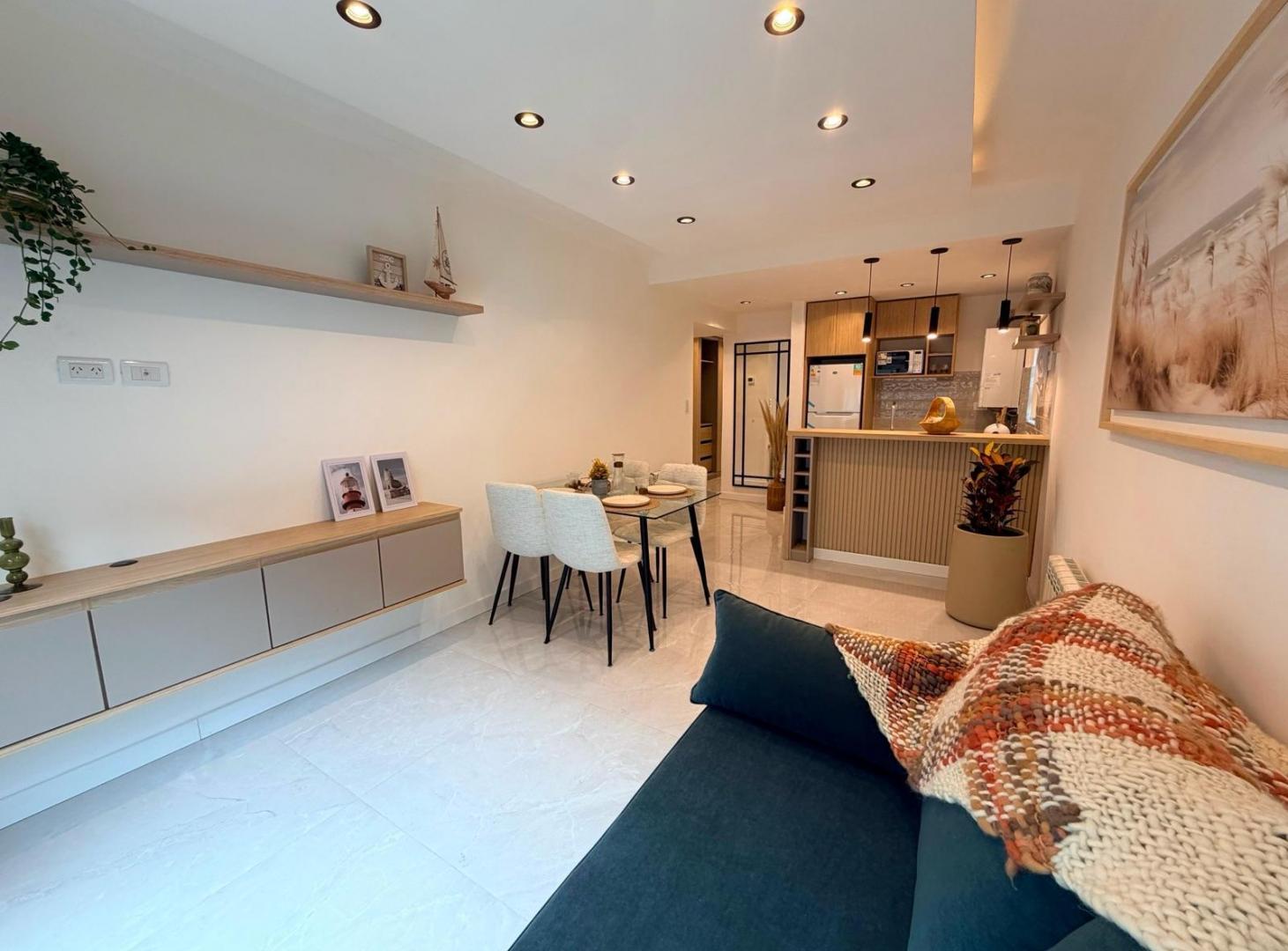 Foto de Venta de departamento - 3 ambientes - A la calle - Con balcón francés, imagen 3