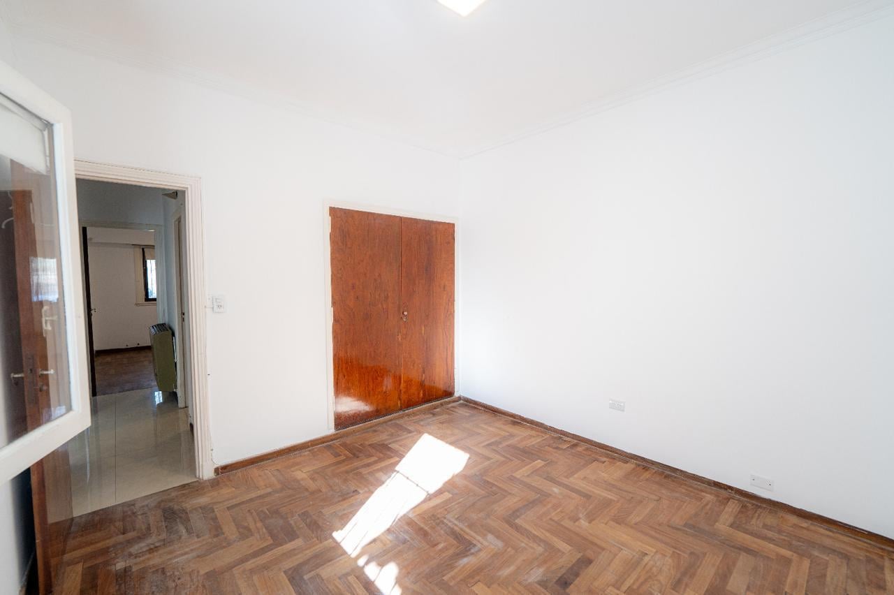 Foto de Venta de chalet 4 ambientes + 2 deptos - Corrientes 4000 - Chauvin, imagen 3