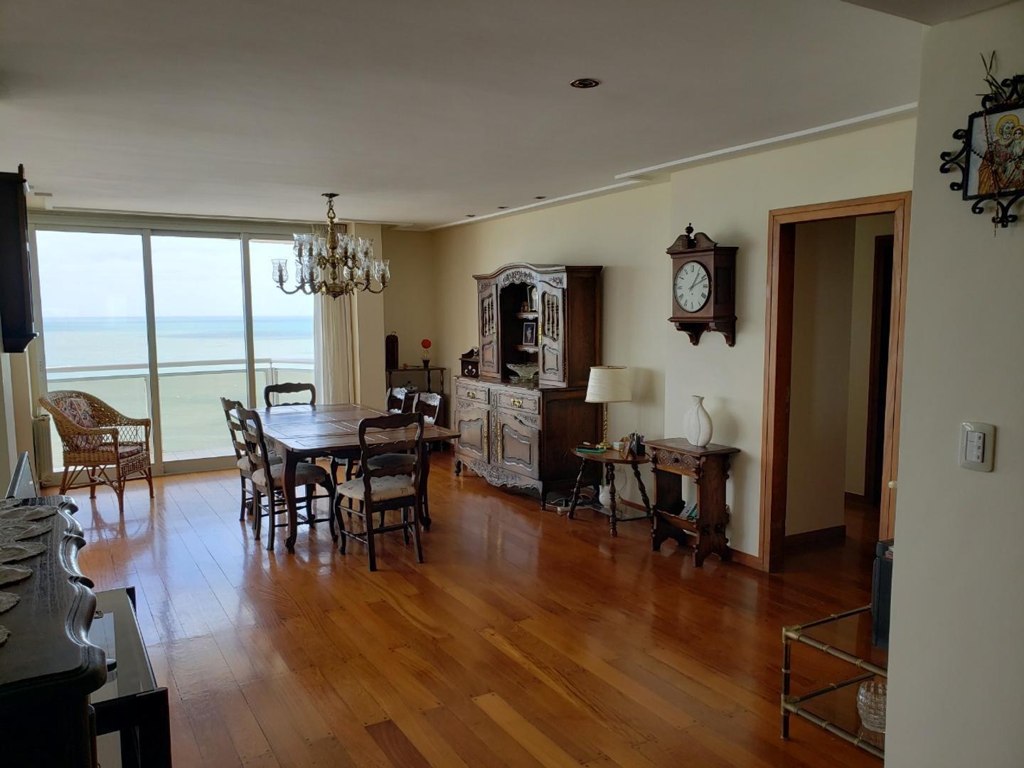 Foto de Alquiler dto 4 ambientes con dependencia y cochera - Vista al Mar - La, imagen 5