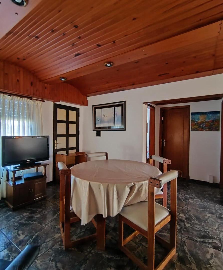 Foto de Venta chalet de 4 ambientes mas depto - Corbeta Uruguay 6900 - Barrio, imagen 3