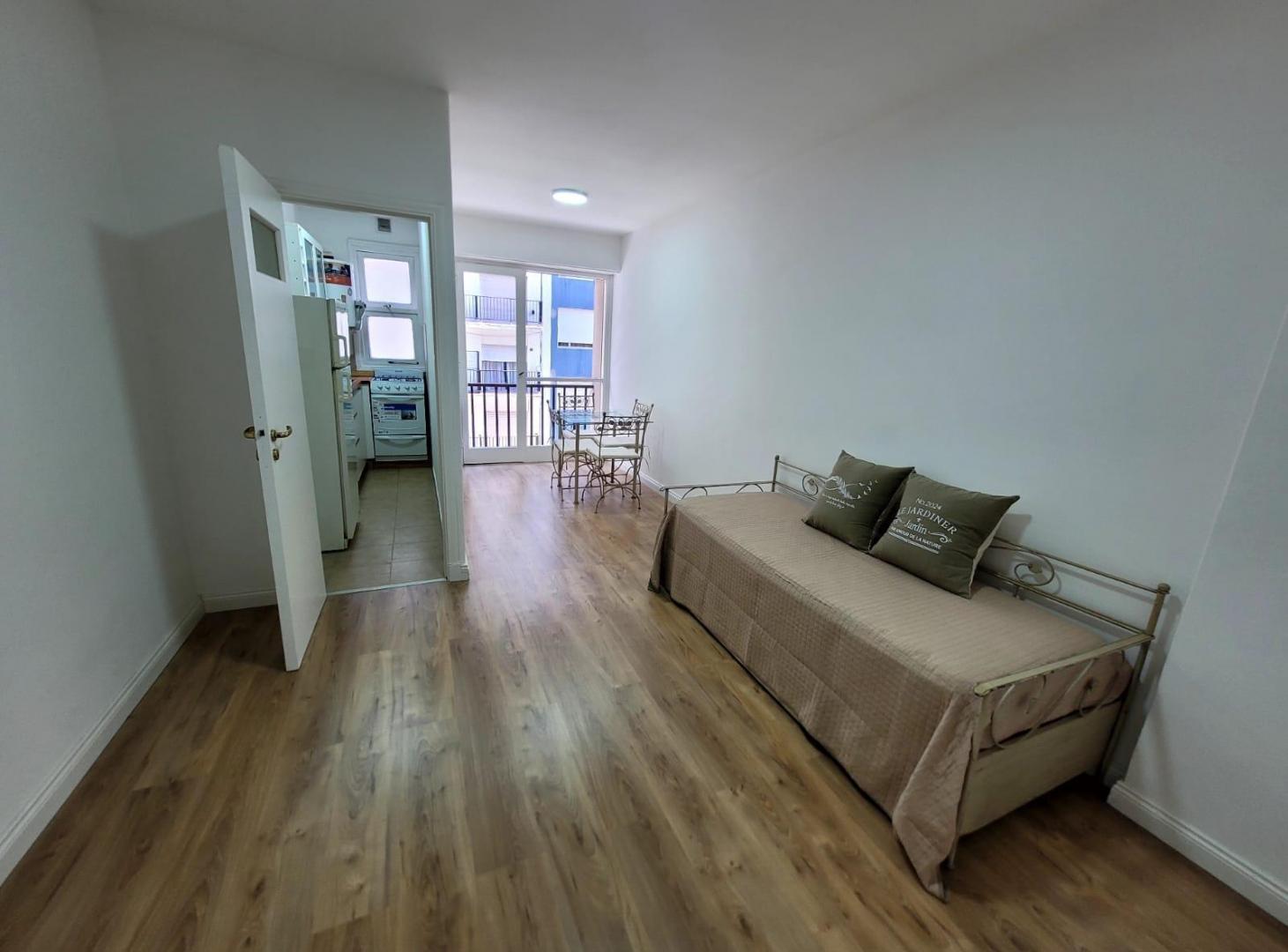 Foto de Venta de departamento - 1 ambiente - A la calle - Con balcón saliente, imagen 4