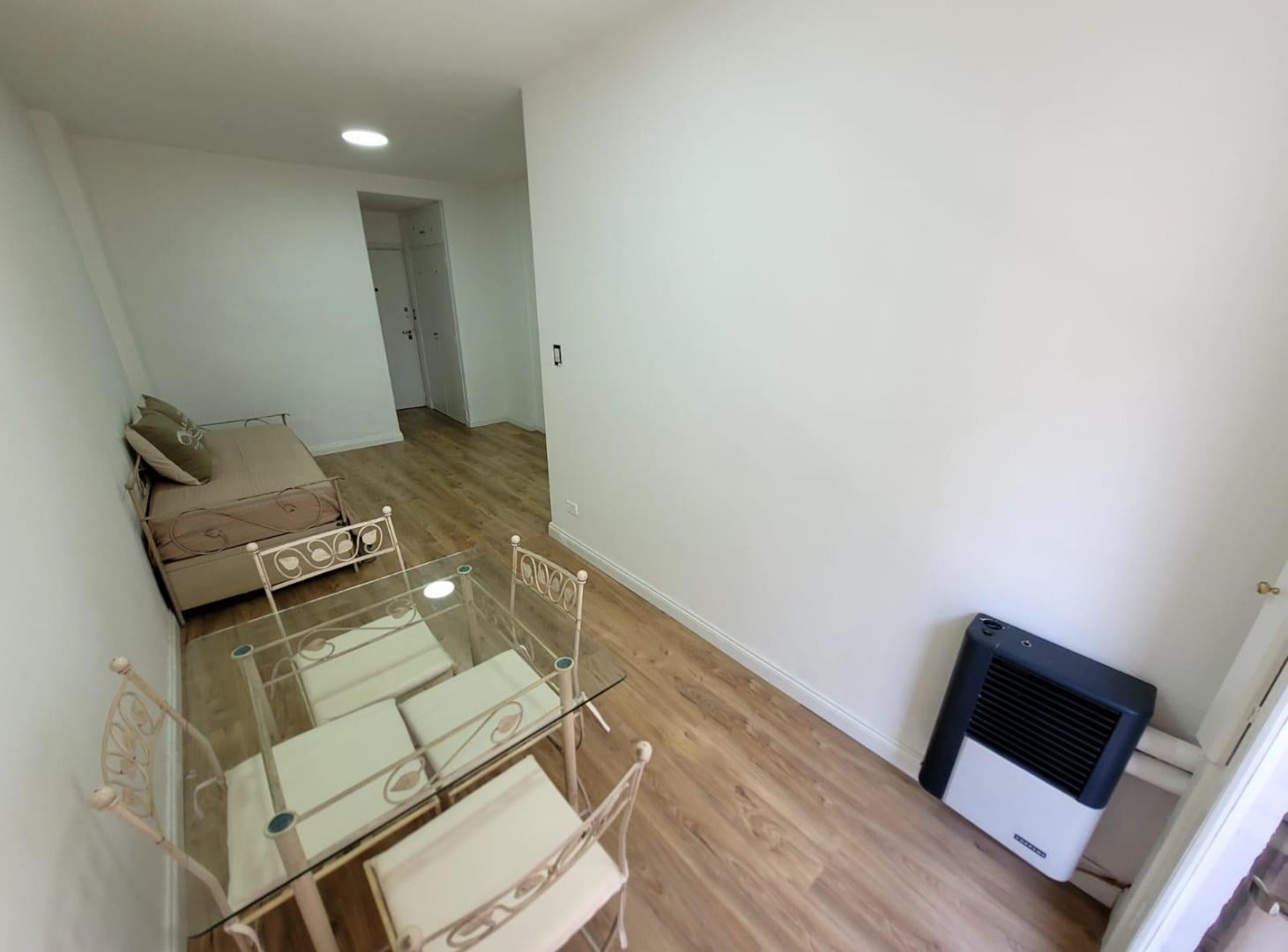 Foto de Venta de departamento - 1 ambiente - A la calle - Con balcón saliente, imagen 1