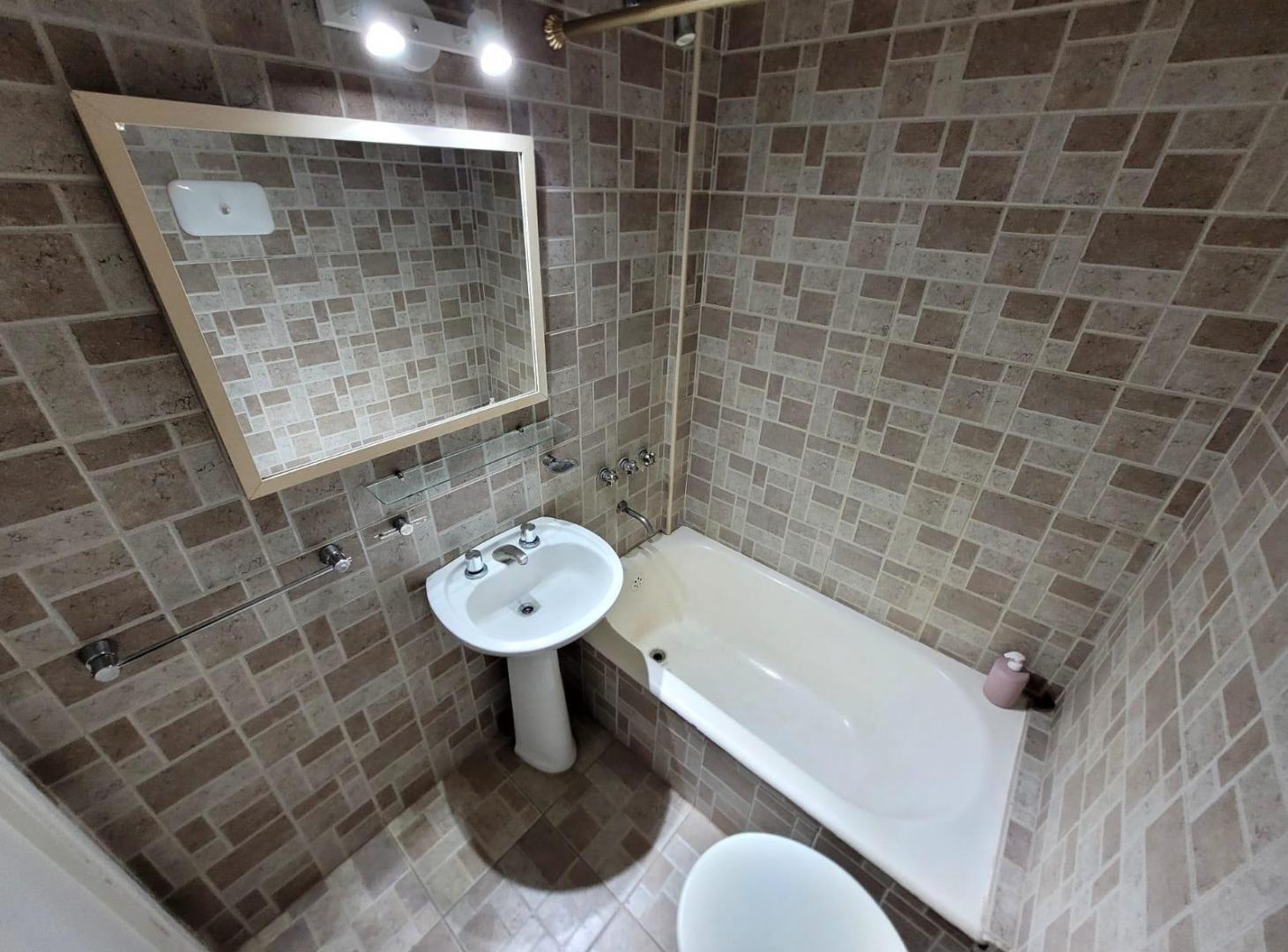 Foto de Venta de departamento - 1 ambiente - A la calle - Con balcón saliente, imagen 3
