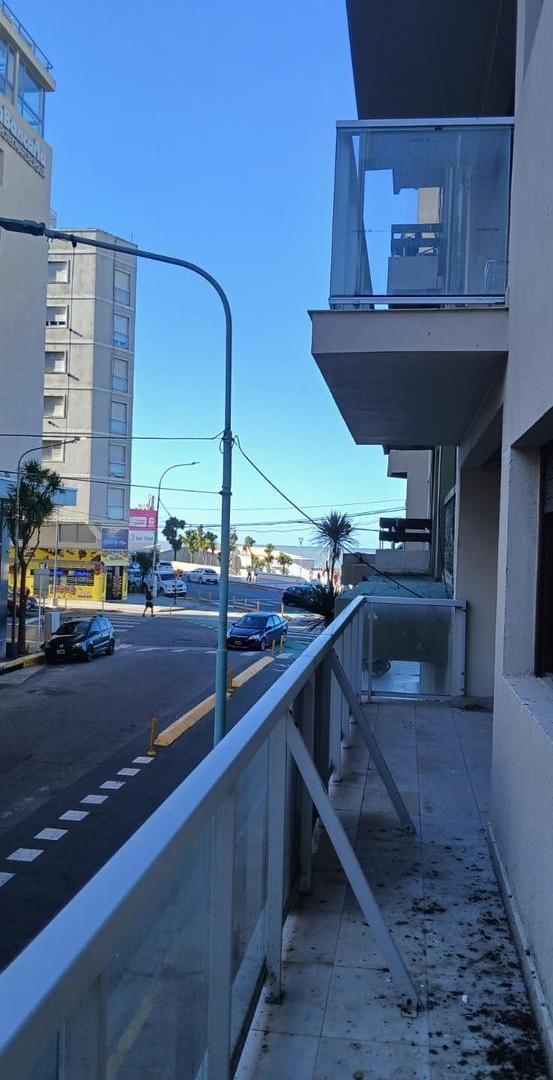 Foto de Venta departamento - 4 ambientes c/ dependencia - a la calle - Mitre, imagen 3