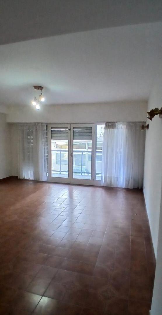 Foto de Venta departamento - 4 ambientes c/ dependencia - a la calle - Mitre, imagen 1