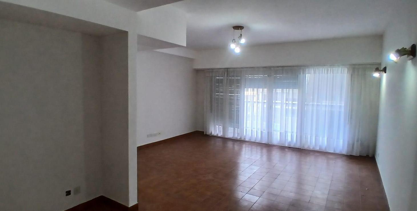Foto de Venta departamento - 4 ambientes c/ dependencia - a la calle - Mitre, imagen 2