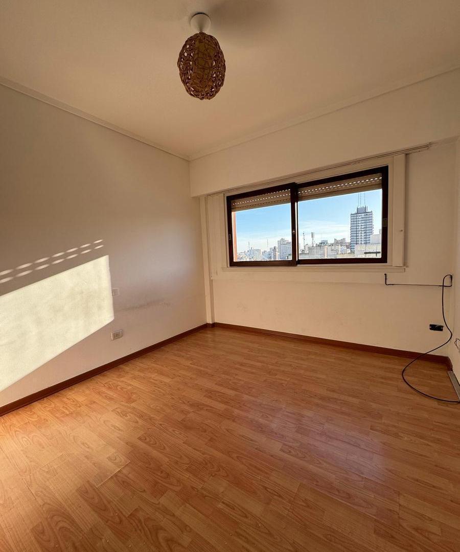 Foto de Departamento - 4 ambientes- A la calle - Balcón corrido - Vista al mar, imagen 3