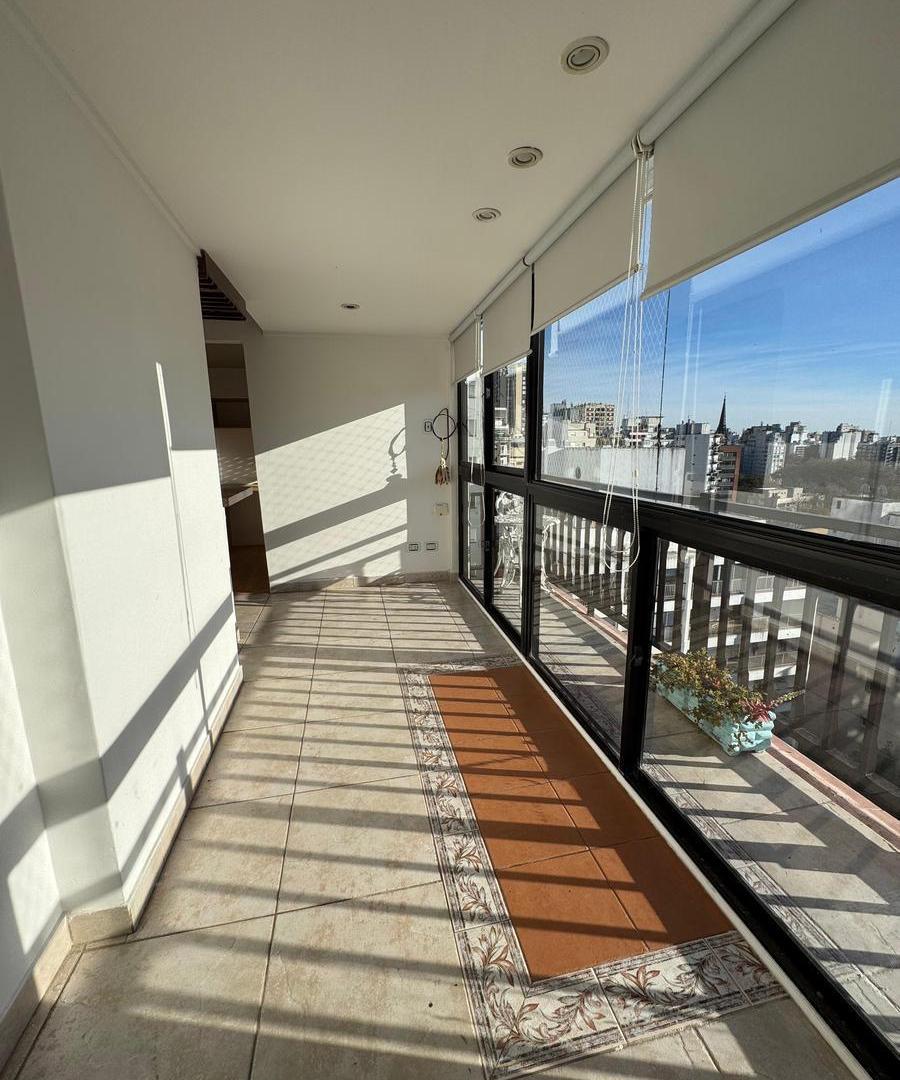 Foto de Departamento - 4 ambientes- A la calle - Balcón corrido - Vista al mar, imagen 1