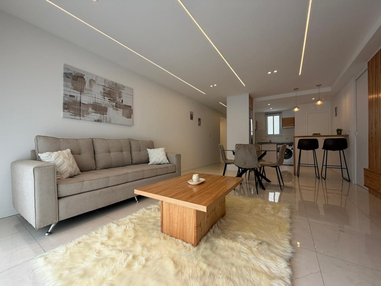 Foto de Venta de departamento - 3 ambientes - A la calle - Con balcón saliente, imagen 3
