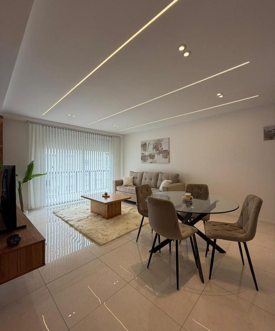Foto de Venta de departamento - 3 ambientes - A la calle - Con balcón saliente, imagen 2