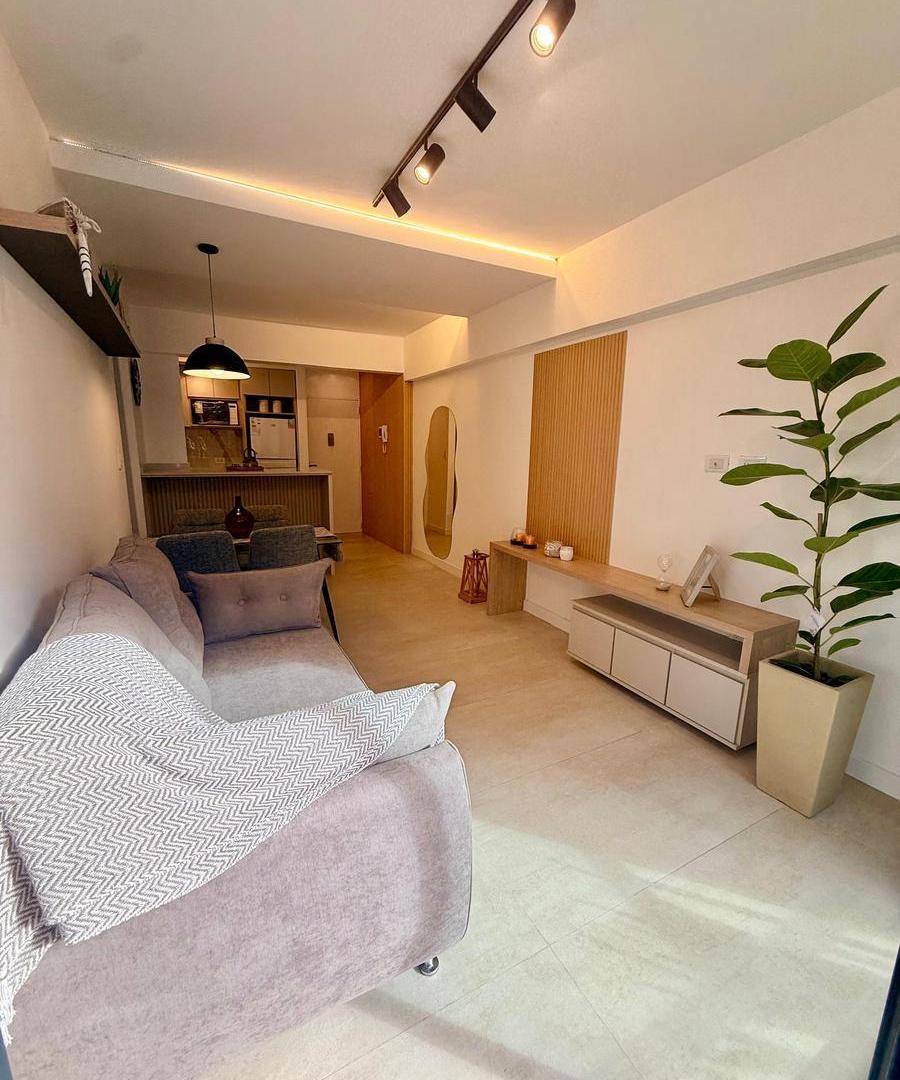 Foto de Venta de departamento - 2 ambientes - A la calle - Con balcón saliente, imagen 1