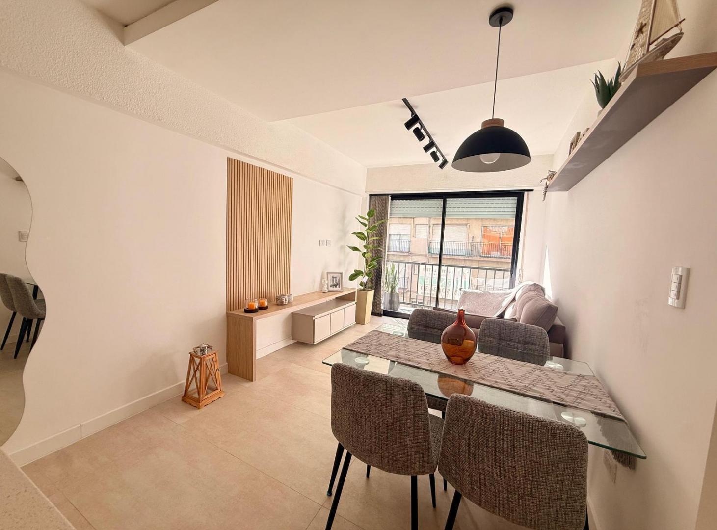 Foto de Venta de departamento - 2 ambientes - A la calle - Con balcón saliente, imagen 2