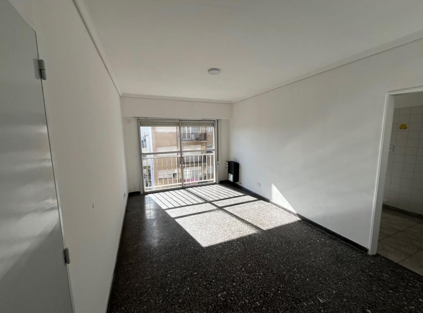 Foto de Venta de departamento - 2 ambientes - A la calle - Macrocetro - 25 de, imagen 2