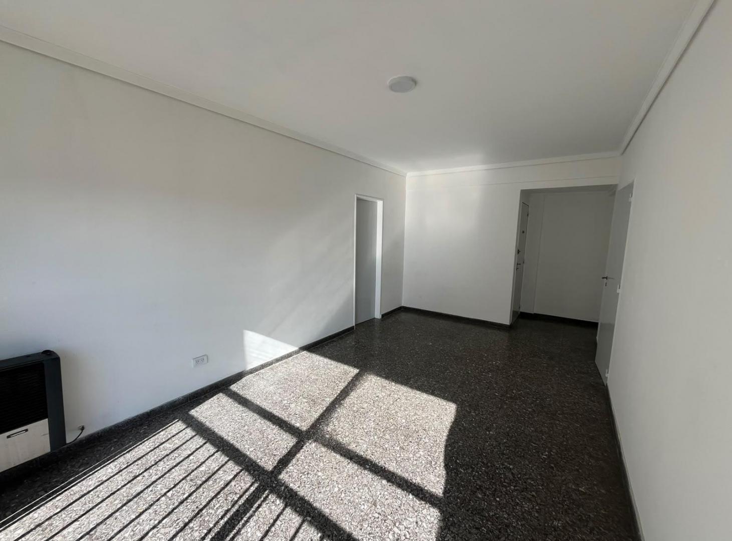 Foto de Venta de departamento - 2 ambientes - A la calle - Macrocetro - 25 de, imagen 4