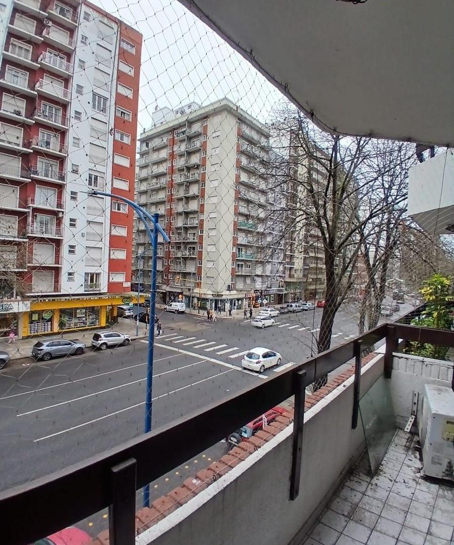 Foto de Alquiler de departamento 3 ambientes con dependencia - Balcón a la, imagen 4