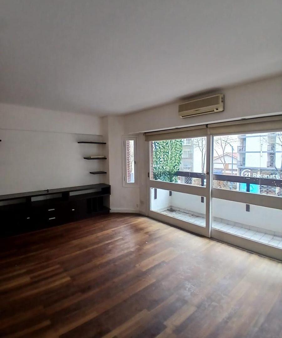 Foto de Alquiler de departamento 3 ambientes con dependencia - Balcón a la, imagen 3