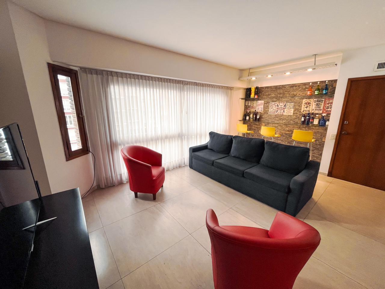 Foto de Alquiler departamento 3 ambientes c/ dep. - cochera - Av Colón 2600, imagen 1