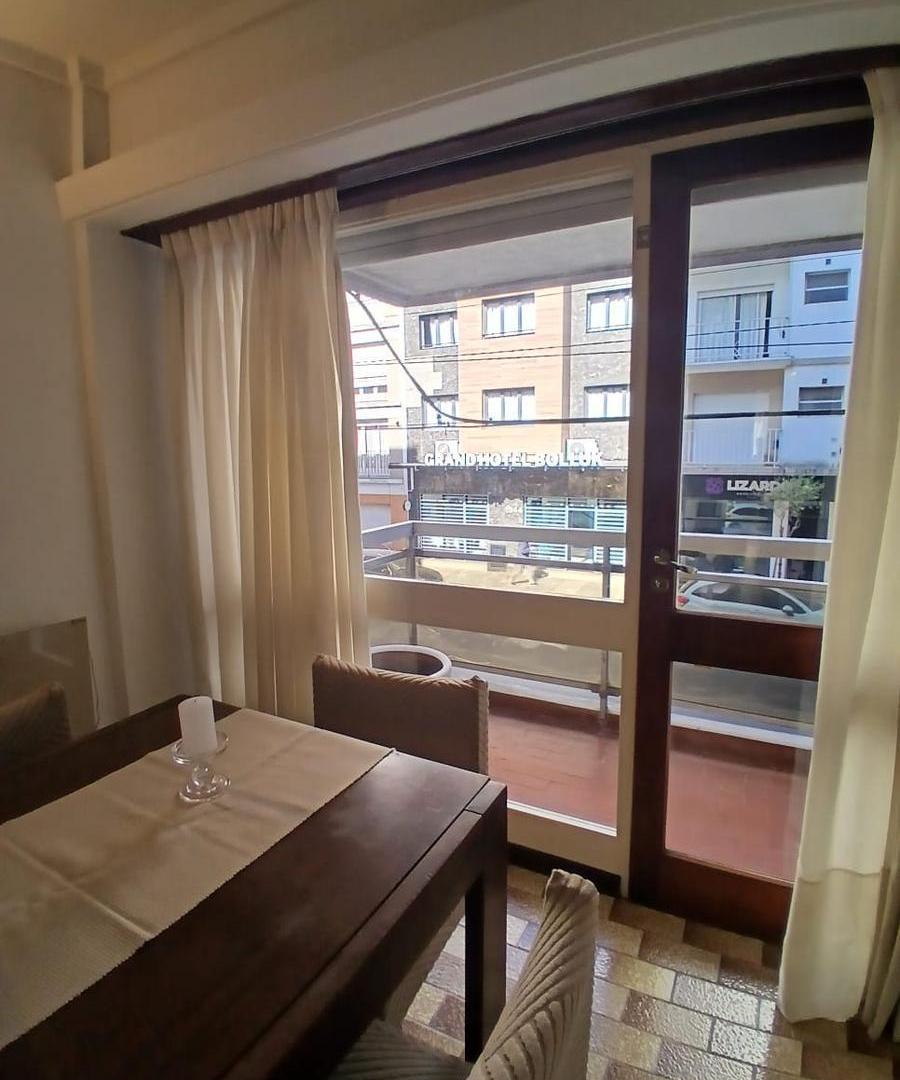 Foto de Alquiler de departamento - 2 ambientes - A la calle - Terminal vieja, imagen 5