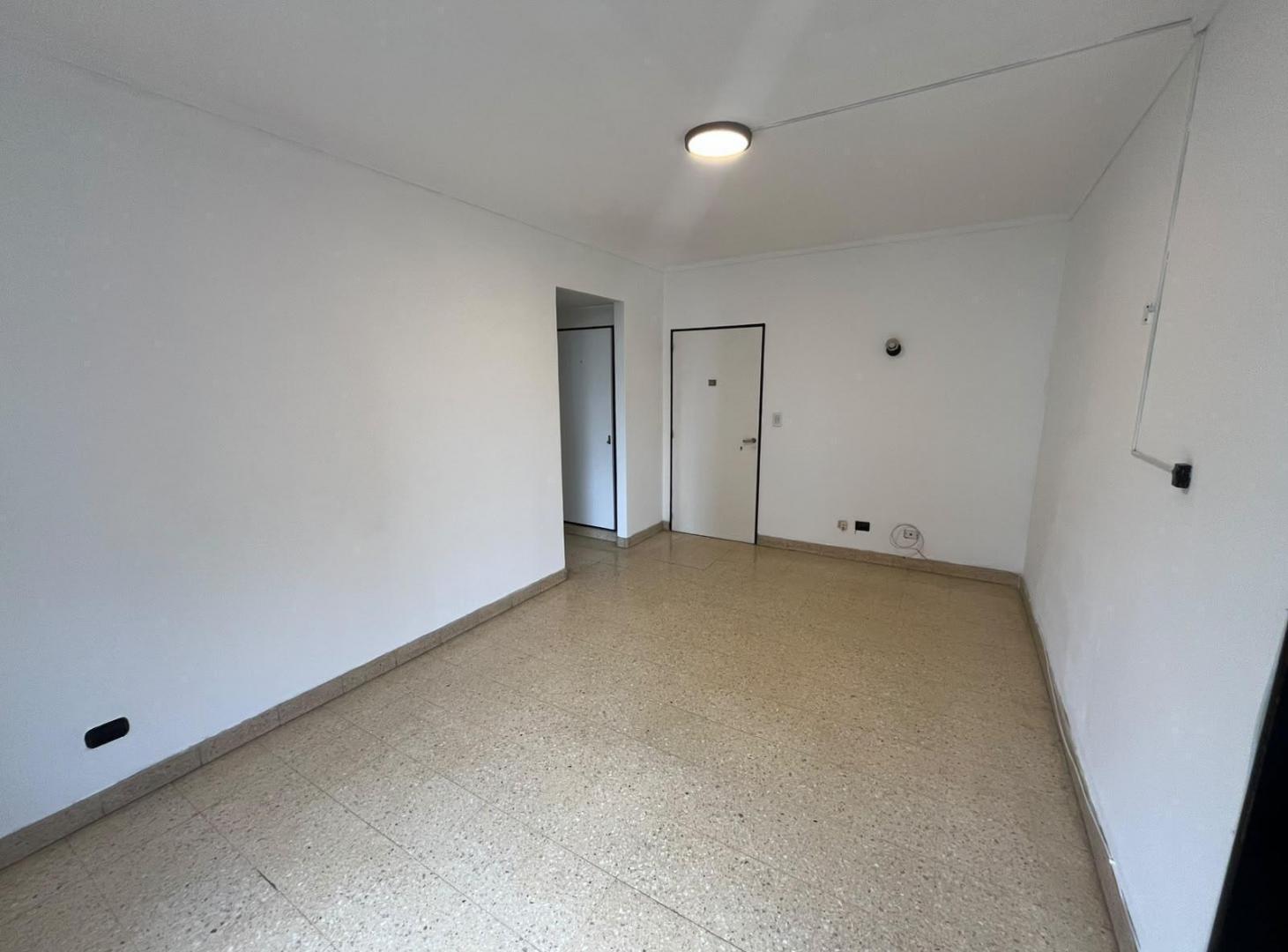 Foto de Alquiler de departamento - 2 ambientes con dep. - Al cfte - Centro, imagen 3