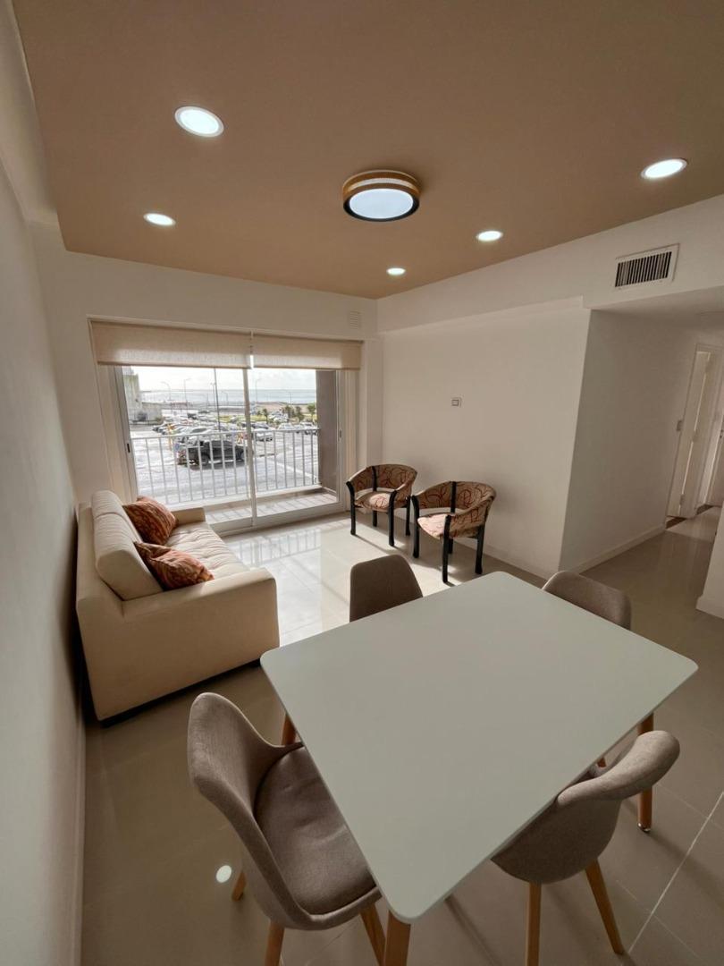 Foto de Venta de departamento - 3 ambientes - A la calle - Balcón saliente, imagen 2