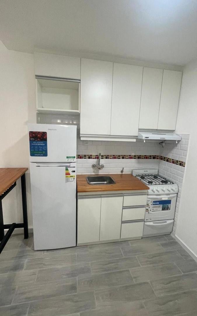 Foto de Venta de departamento - 1 ambiente amplio - Al contrafrente - Con, imagen 4