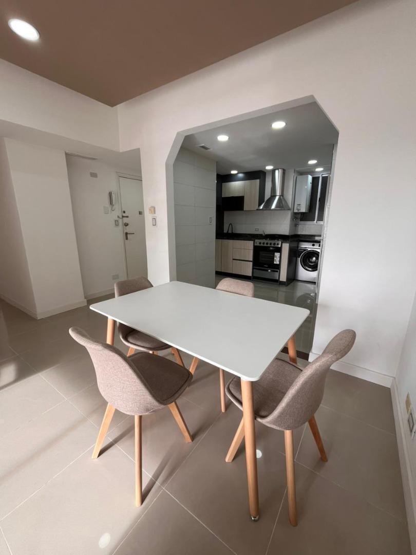 Foto de Venta de departamento - 3 ambientes - A la calle - Balcón saliente, imagen 3
