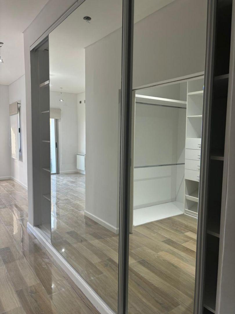 Casa 9 Ambientes 3 Dorm.. | Barrio La Bastilla 2