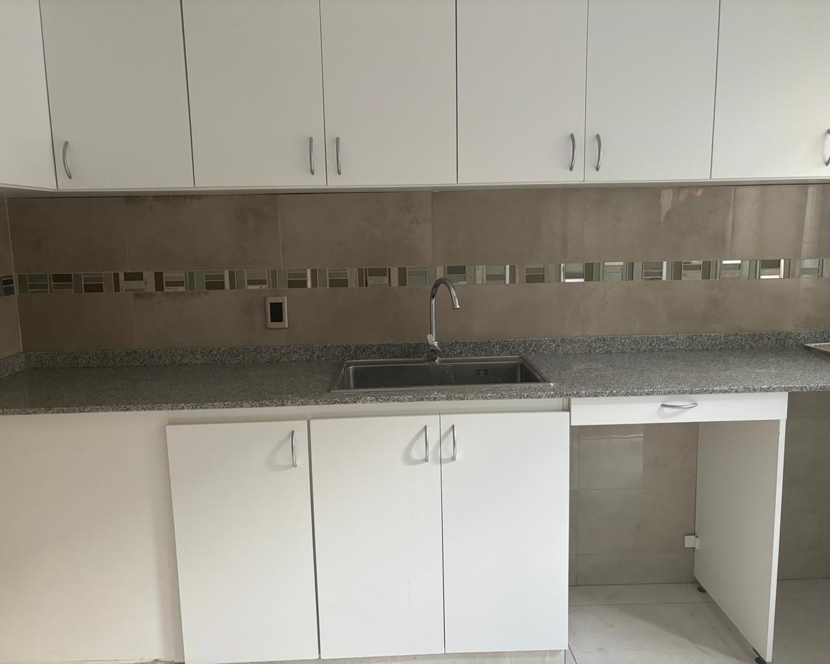 Casa 9 Ambientes 3 Dorm.. | Barrio La Bastilla 2