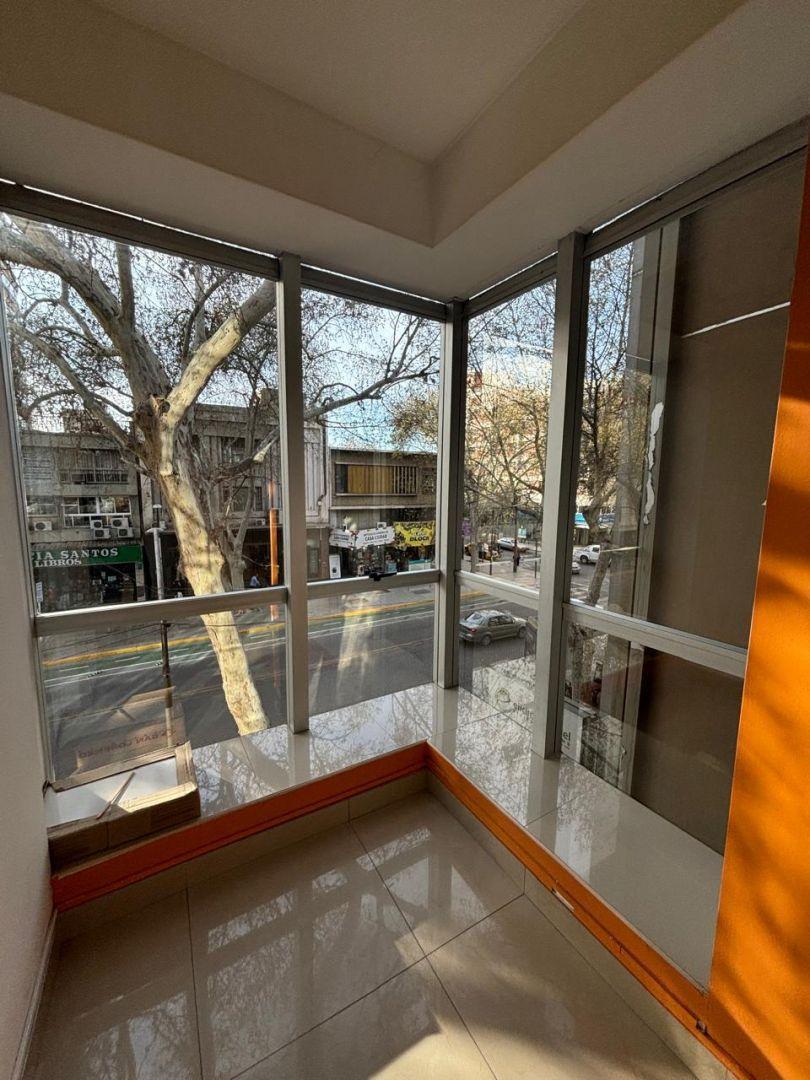 Oficina . | Av. San Martín 924 al 900