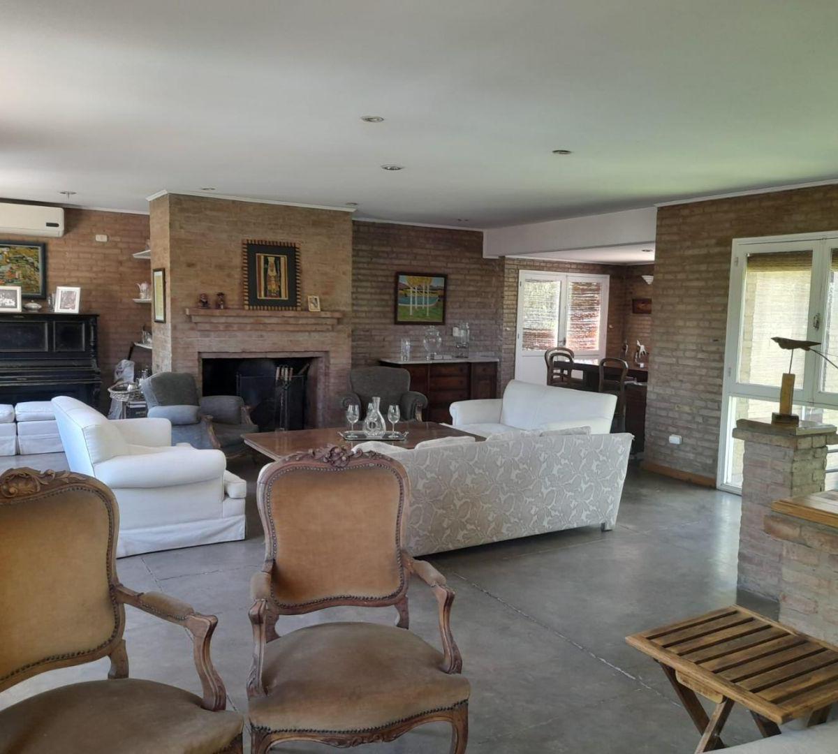 Casa 8 Ambientes 4 Dorm.. | Estrada Al 2200 4
