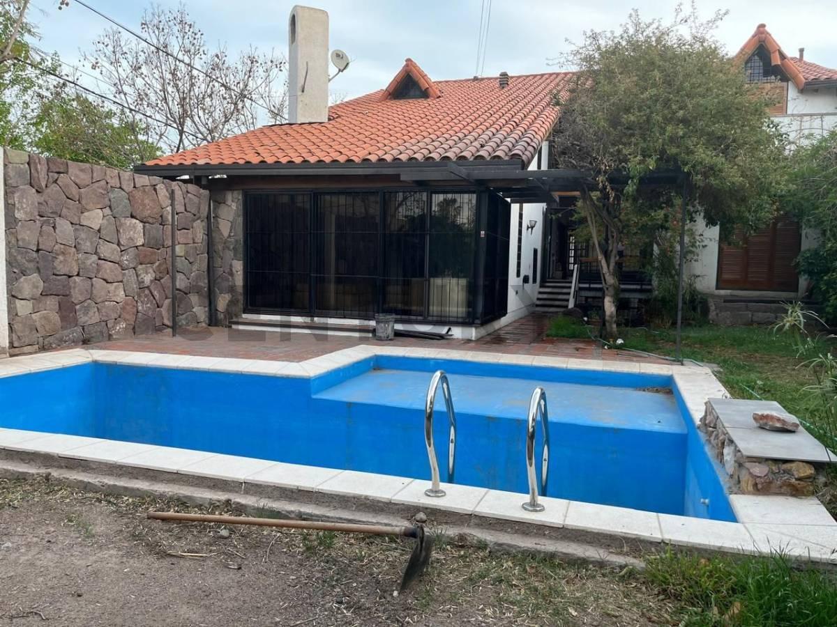 Barrio Bombal. Casa Maipú y Roque Saenz Peña 2