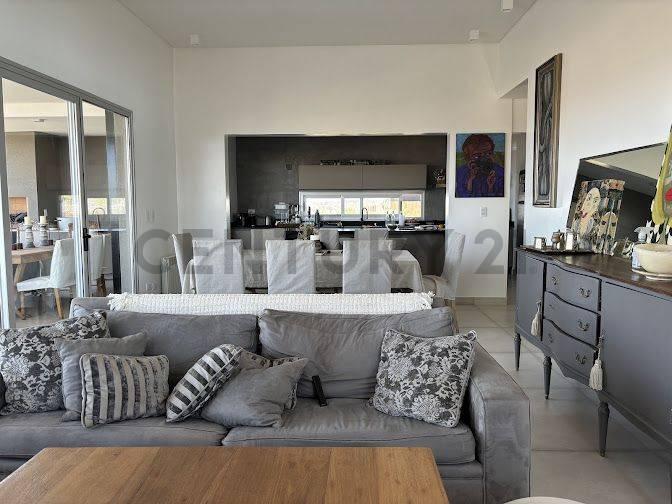 Casa en Venta Barrio Aguaribay 2